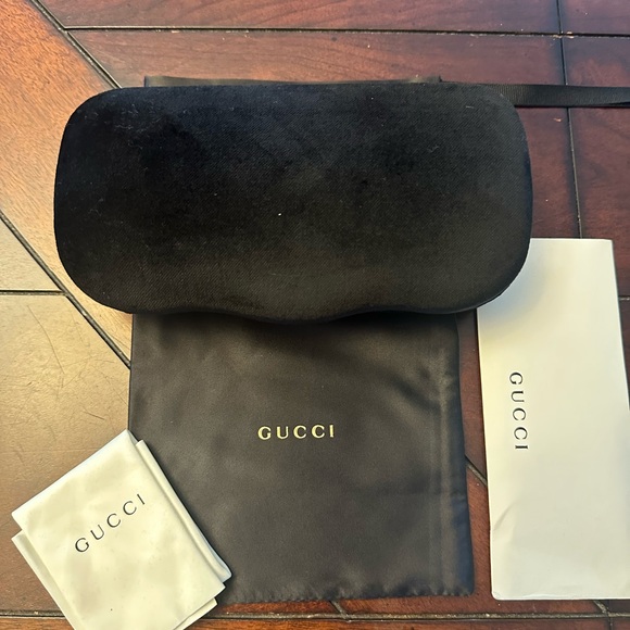 Gucci Black Velvet Eyewear Case - Picture 1 of 5